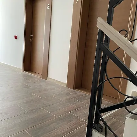 Kraljevi Konaci -apartmani Bajka アパート コパオニク